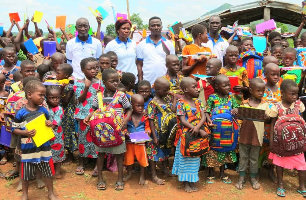 Don de fournitures scolaires aux élèves de Wotsè
